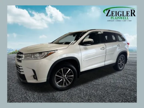 White 2019 Toyota Highlander XLE for sale in Plainwell, MI
