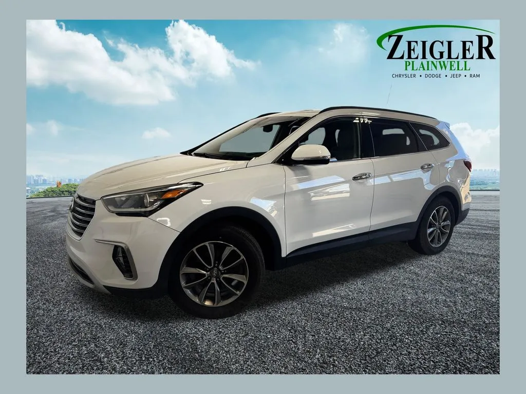 White 2018 Hyundai Santa Fe SE for sale in Plainwell, MI