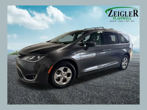Unknown 2018 Chrysler Pacifica Hybrid Touring L for sale in Plainwell, MI