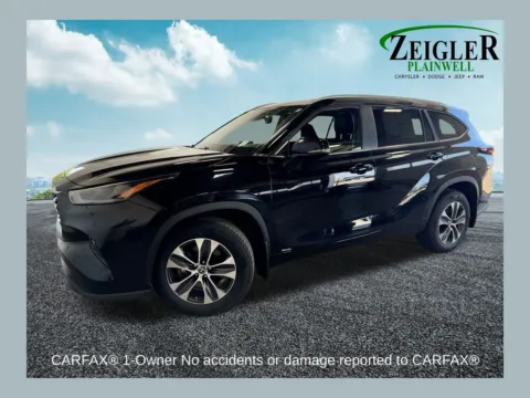 Black 2024 Toyota Highlander Hybrid XLE for sale in Plainwell, MI