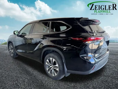 Another view of 2024 Toyota Highlander Hybrid XLE for sale in Plainwell, MI at Zeigler Chrysler Dodge Jeep Ram of Plainwell