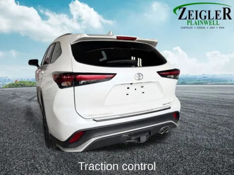 More photos of 2024 Toyota Highlander XSE at Zeigler Chrysler Dodge Jeep Ram of Plainwell, MI