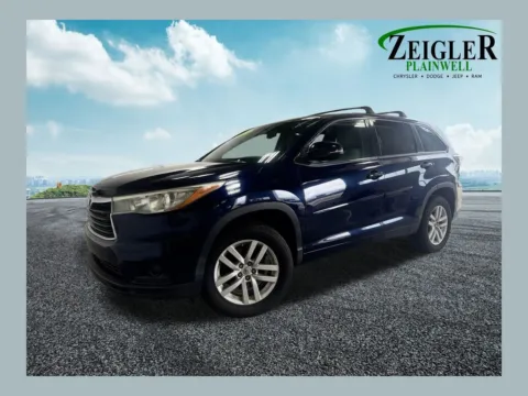 Blue 2015 Toyota Highlander LE for sale in Plainwell, MI