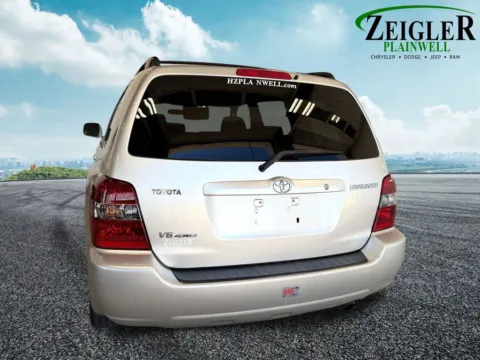 More photos of 2006 Toyota Highlander V6 at Zeigler Chrysler Dodge Jeep Ram of Plainwell, MI
