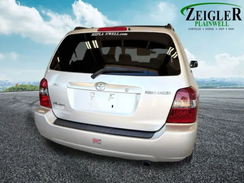 More photos of 2006 Toyota Highlander V6 at Zeigler Chrysler Dodge Jeep Ram of Plainwell, MI