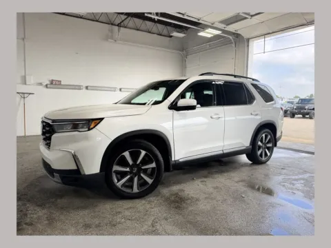 White 2023 Honda Pilot Touring for sale in Plainwell, MI