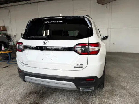More photos of 2023 Honda Pilot Touring at Zeigler Chrysler Dodge Jeep Ram of Plainwell, MI