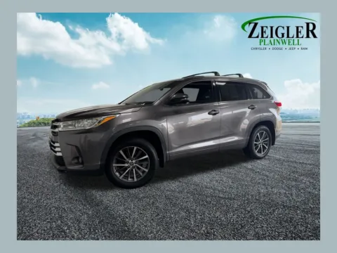 Gray 2018 Toyota Highlander XLE for sale in Plainwell, MI