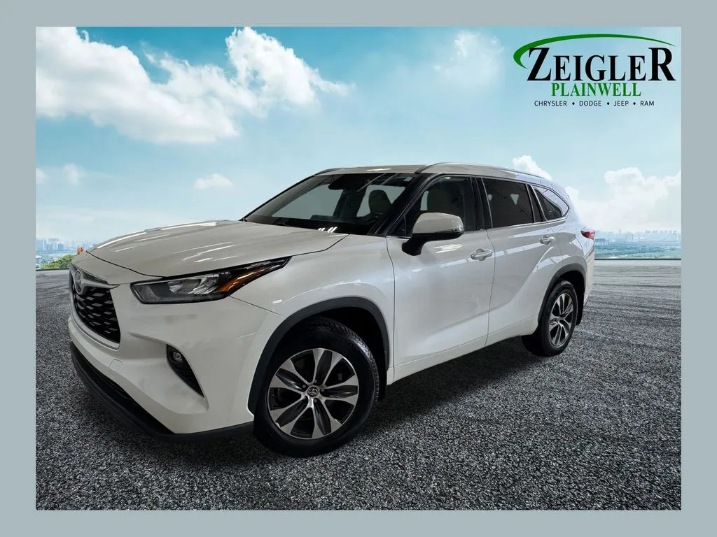 White 2020 Toyota Highlander XLE for sale in Plainwell, MI
