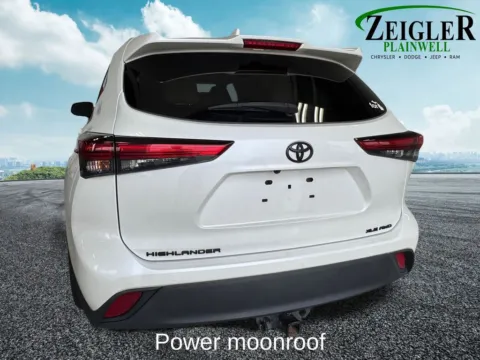 Another view of 2020 Toyota Highlander XLE for sale in Plainwell, MI at Zeigler Chrysler Dodge Jeep Ram of Plainwell