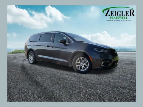 Unknown 2023 Chrysler Pacifica Touring L for sale in Plainwell, MI
