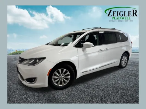White 2017 Chrysler Pacifica Touring L for sale in Plainwell, MI