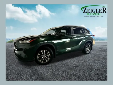 Green 2024 Toyota Highlander XLE for sale in Plainwell, MI