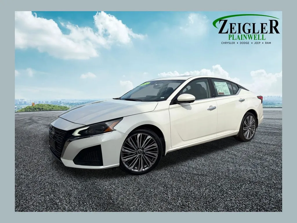 White 2024 Nissan Altima Platinum for sale in Plainwell, MI