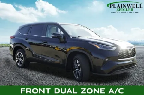 More photos of 2023 Toyota Highlander Hybrid XLE at Zeigler Chrysler Dodge Jeep Ram of Plainwell, MI
