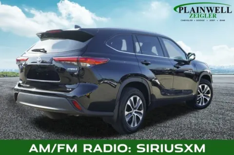 Another view of 2023 Toyota Highlander Hybrid XLE for sale in Plainwell, MI at Zeigler Chrysler Dodge Jeep Ram of Plainwell