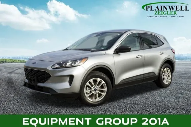 Silver 2022 Ford Escape Hybrid SE for sale in Plainwell, MI