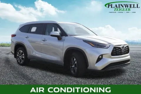 More photos of 2023 Toyota Highlander Hybrid XLE at Zeigler Chrysler Dodge Jeep Ram of Plainwell, MI