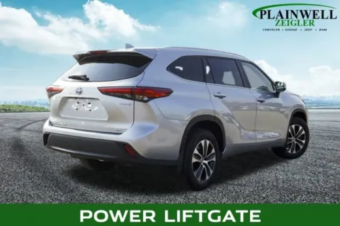 Another view of 2023 Toyota Highlander Hybrid XLE for sale in Plainwell, MI at Zeigler Chrysler Dodge Jeep Ram of Plainwell