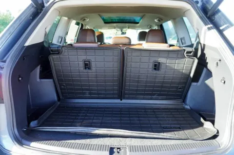 More photos of 2021 Volkswagen Atlas 2.0T SE w/Technology at Zeigler Chrysler Dodge Jeep Ram of Plainwell, MI