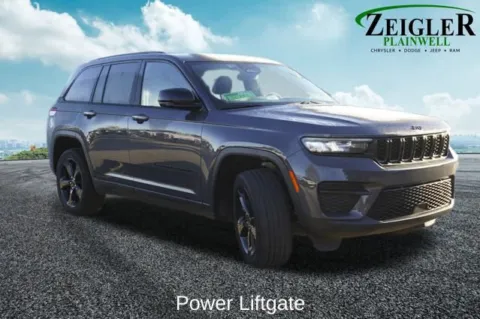 More photos of 2023 Jeep Grand Cherokee Altitude at Zeigler Chrysler Dodge Jeep Ram of Plainwell, MI