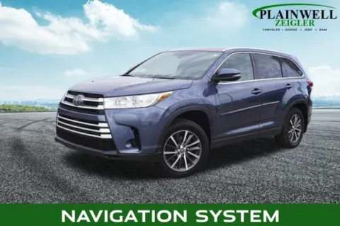 Silver 2017 Toyota Highlander XLE for sale in Plainwell, MI