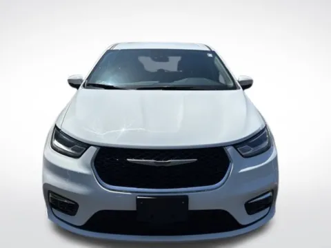 Photos of 2023 Chrysler Pacifica Touring L for sale in Kalamazoo, MI at Zeigler BMW of Kalamazoo