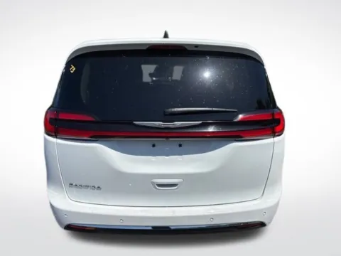 More photos of 2023 Chrysler Pacifica Touring L at Zeigler BMW of Kalamazoo, MI