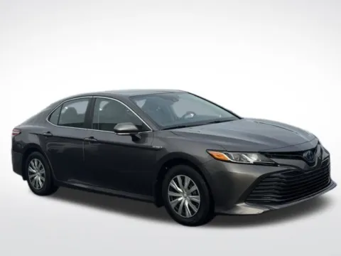 More photos of 2020 Toyota Camry Hybrid LE at Zeigler BMW of Kalamazoo, MI