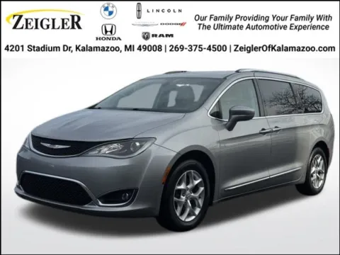 Silver 2017 Chrysler Pacifica Touring L Plus for sale in Kalamazoo, MI
