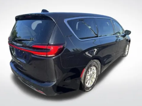 More photos of 2024 Chrysler Pacifica Touring L at Zeigler BMW of Kalamazoo, MI