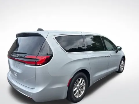 More photos of 2024 Chrysler Pacifica Touring L at Zeigler BMW of Kalamazoo, MI