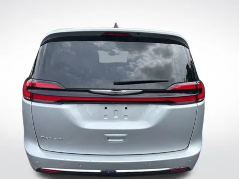 More photos of 2024 Chrysler Pacifica Touring L at Zeigler BMW of Kalamazoo, MI