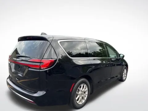 More photos of 2024 Chrysler Pacifica Touring L at Zeigler BMW of Kalamazoo, MI