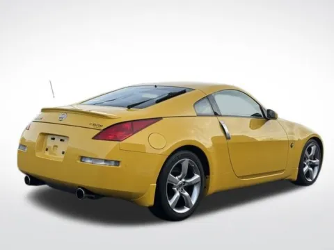 More photos of 2005 Nissan 350Z Performance at Zeigler BMW of Kalamazoo, MI