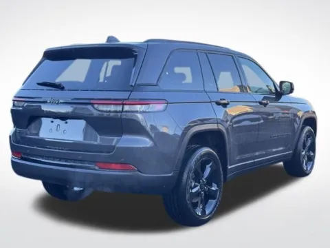 More photos of 2022 Jeep Grand Cherokee Limited at Zeigler BMW of Kalamazoo, MI