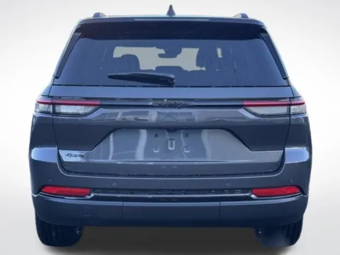 More photos of 2022 Jeep Grand Cherokee Limited at Zeigler BMW of Kalamazoo, MI