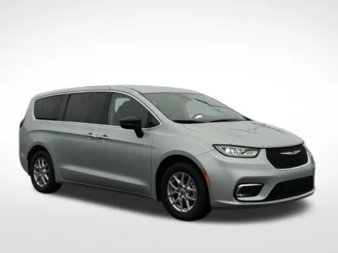More photos of 2024 Chrysler Pacifica Touring L at Zeigler BMW of Kalamazoo, MI