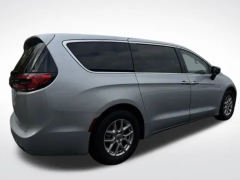 More photos of 2024 Chrysler Pacifica Touring L at Zeigler BMW of Kalamazoo, MI