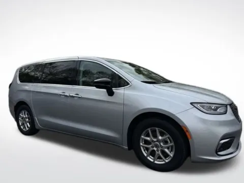 More photos of 2024 Chrysler Pacifica Touring L at Zeigler BMW of Kalamazoo, MI