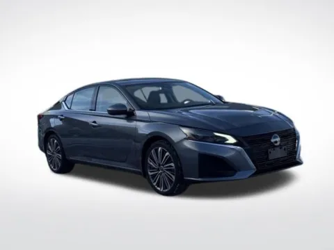 More photos of 2023 Nissan Altima 2.5 SL at Zeigler BMW of Kalamazoo, MI