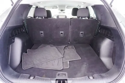 More photos of 2021 Ford Escape Hybrid SE at Zeigler BMW of Kalamazoo, MI