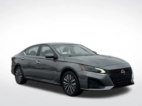 More photos of 2023 Nissan Altima 2.5 SV at Zeigler BMW of Kalamazoo, MI