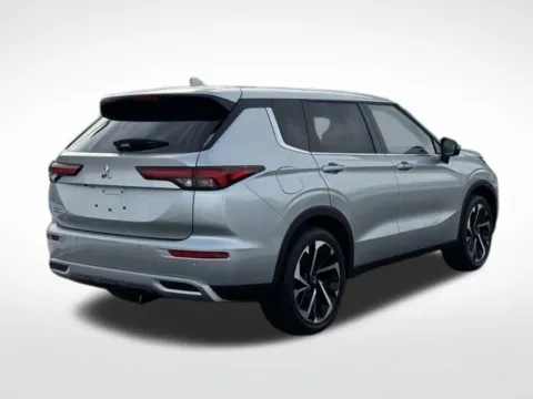 More photos of 2024 Mitsubishi Outlander at Zeigler BMW of Kalamazoo, MI