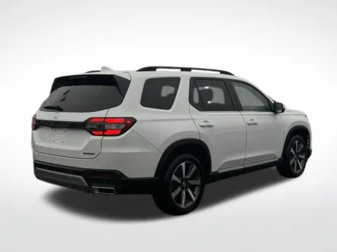 More photos of 2024 Honda Pilot Touring at Zeigler BMW of Kalamazoo, MI