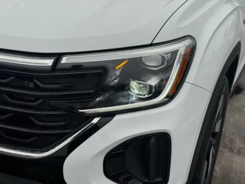 More photos of 2025 Volkswagen Atlas Cross Sport 2.0T SE w/Technology at Zeigler BMW of Kalamazoo, MI