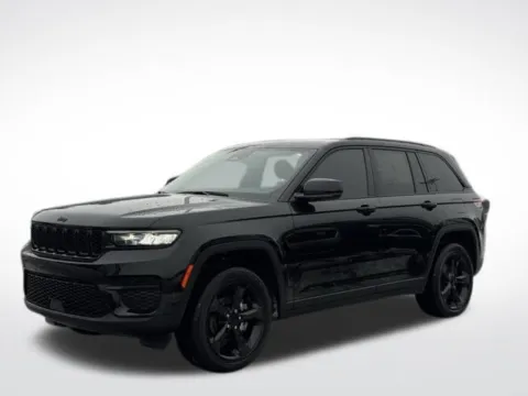 More photos of 2023 Jeep Grand Cherokee Altitude at Zeigler BMW of Kalamazoo, MI