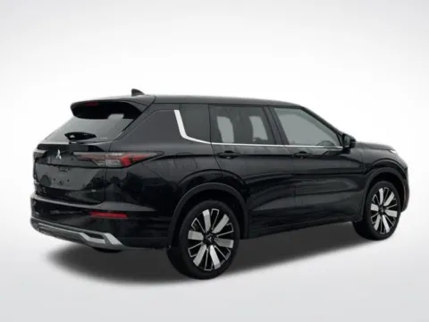 More photos of 2025 Mitsubishi Outlander SE at Zeigler BMW of Kalamazoo, MI