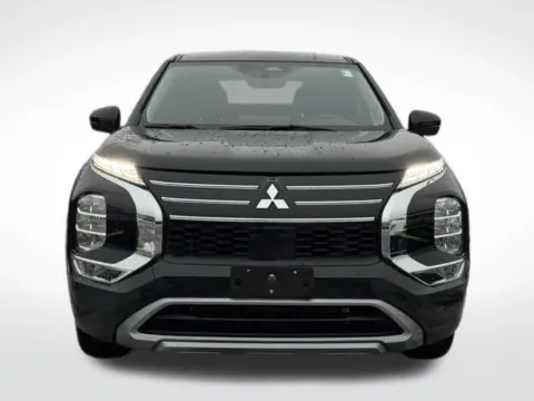 Another view of 2025 Mitsubishi Outlander SE for sale in Kalamazoo, MI at Zeigler BMW of Kalamazoo