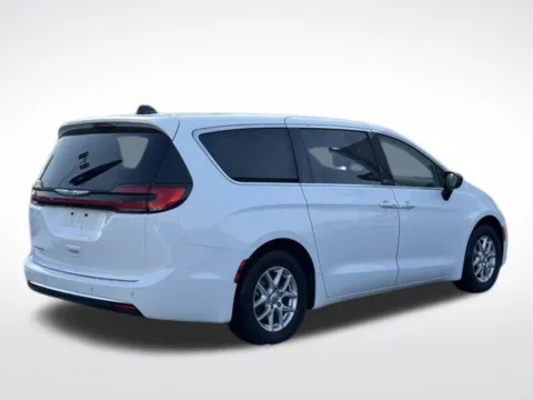 More photos of 2024 Chrysler Pacifica Touring L at Zeigler BMW of Kalamazoo, MI